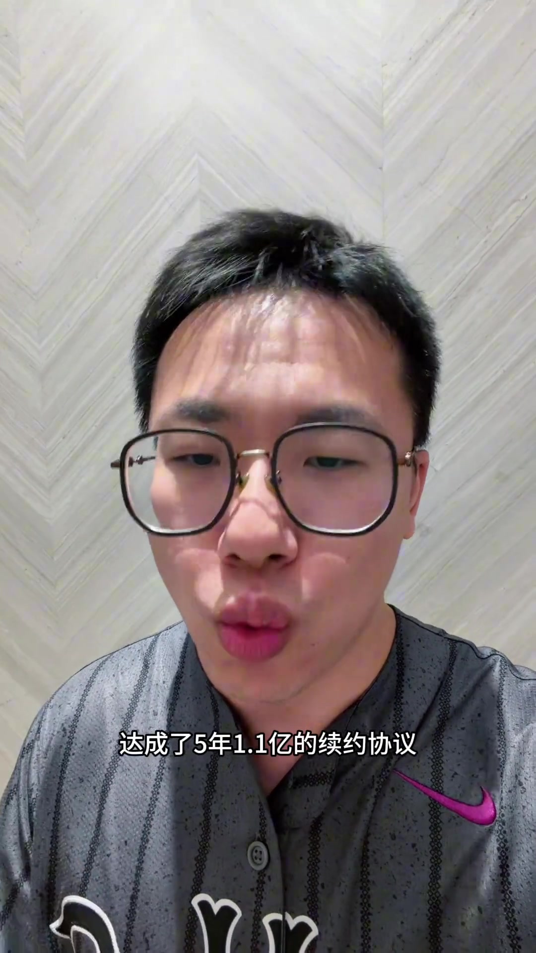 解说:波杰姆斯基与勇士续约是双方相互让步的结果 也是双赢局面 解说:波杰姆斯基与勇士续约是双方相互让步的结果 也是双赢局面