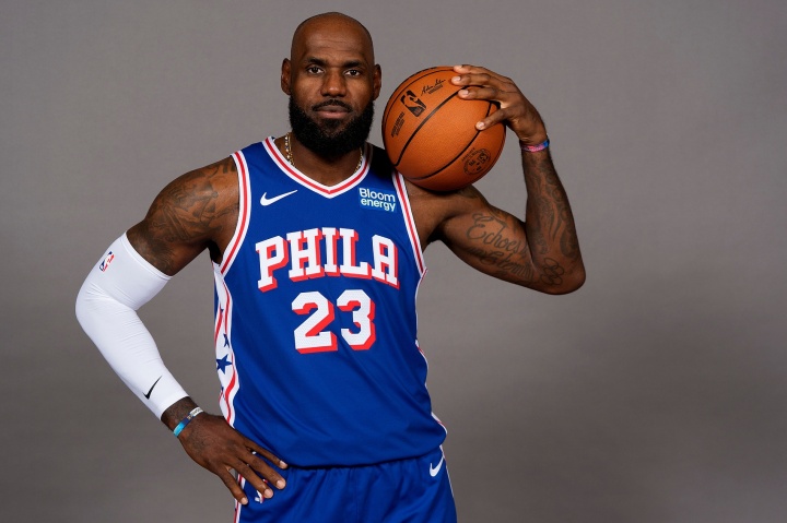 阿里纳斯：詹姆斯是NBA第一个给客队准备豪华自助餐的人