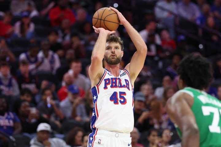 队记：除迪恩·韦德 巴洛和法尔外 76人其余球员均完整参加了训练