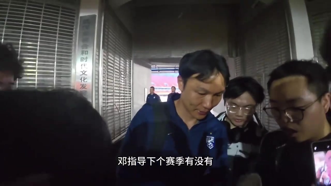 被问“下赛季有没有信心带队重返中超”，邓卓翔：必须有
